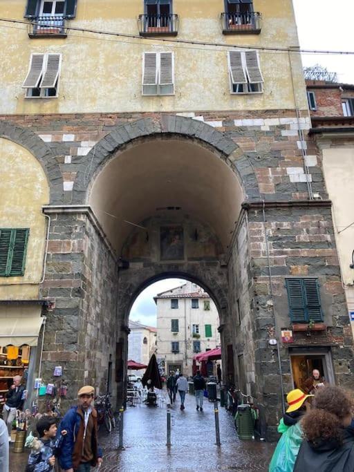 Dimora Leonardo. Centro Storico. Apartment Лука Екстериор снимка