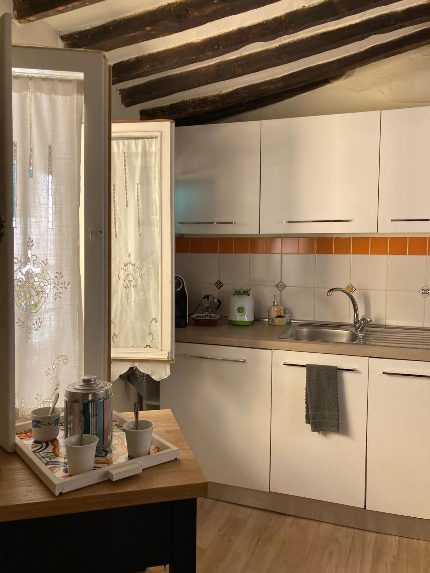 Dimora Leonardo. Centro Storico. Apartment Лука Екстериор снимка