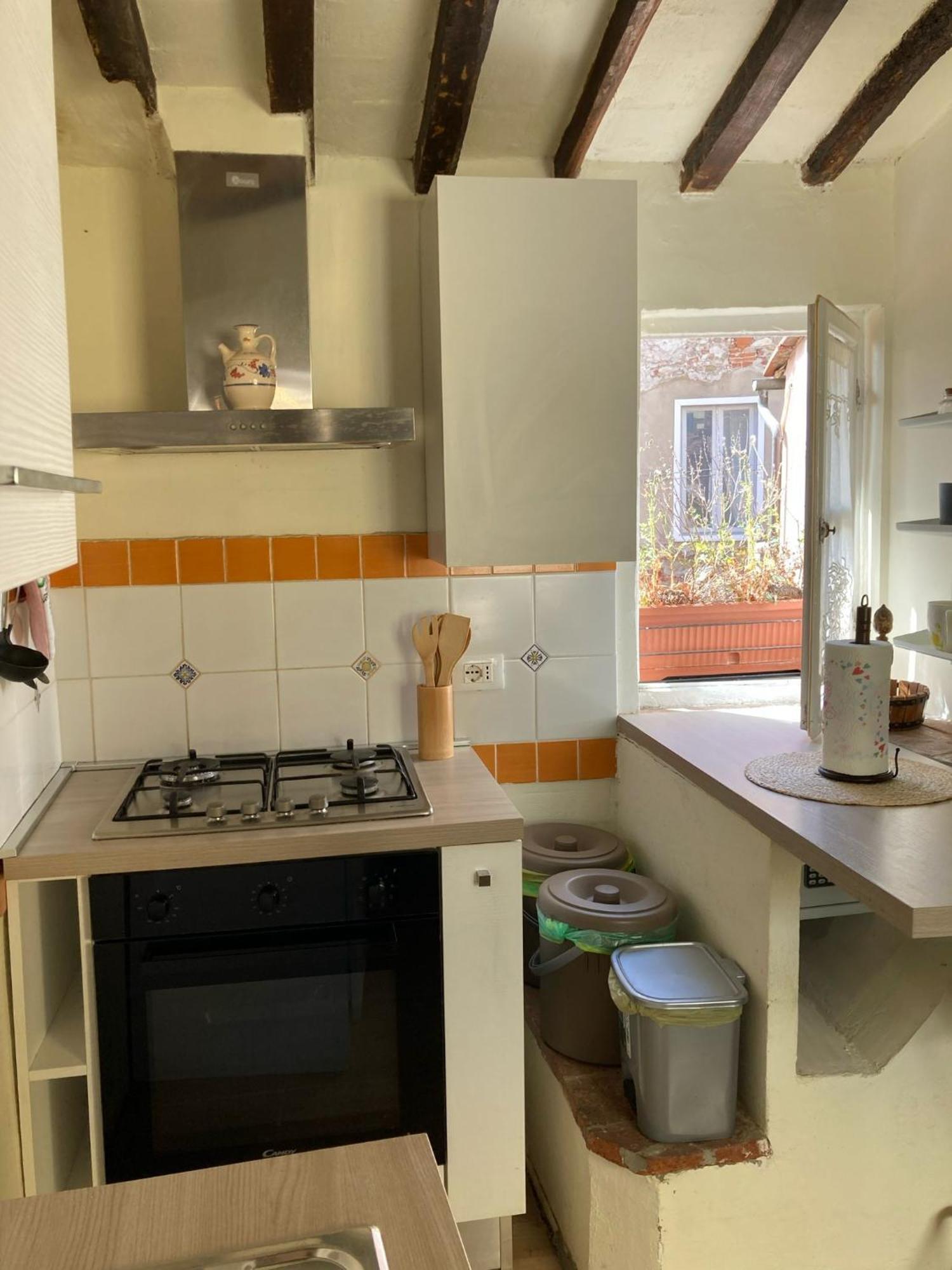 Dimora Leonardo. Centro Storico. Apartment Лука Екстериор снимка